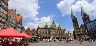 I Bremen hittar du många vackra sevärdheter som stadens imponerande domkyrka och det berömda rådhuset.