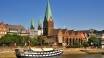 Bremen kryllar av trevliga trevliga sevärdheter med sin vackra domkyrka, rådhus och marknadsplats. 