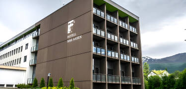 Besøk Ivar Aasen-senteret i Ørsta for å lære mer om mannen som formet norsk språk og kultur, og som hotellet er oppkalt etter.
