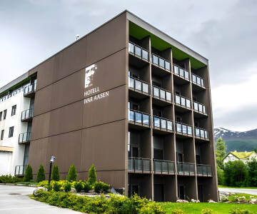 Besøk Ivar Aasen-senteret i Ørsta for å lære mer om mannen som formet norsk språk og kultur, og som hotellet er oppkalt etter.