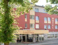 Das Hotel Falkenstein hat eine zentrale und gleichzeitig ruhige Lage in der kleinen gemütlichen Stadt Falkenstein.