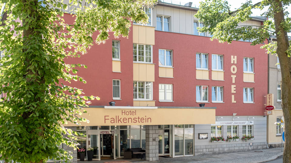Hotel Falkenstein ligger centralt beläget i lugna omgivningar i den lilla mysiga staden Falkenstein