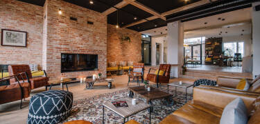 Nyöppnat hotell med mysig atmosfär och inrett med öga för detalj