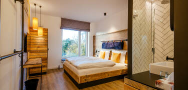 Rommene er innredet i nordisk stil, og gir deg maksimal komfort under oppholdet.