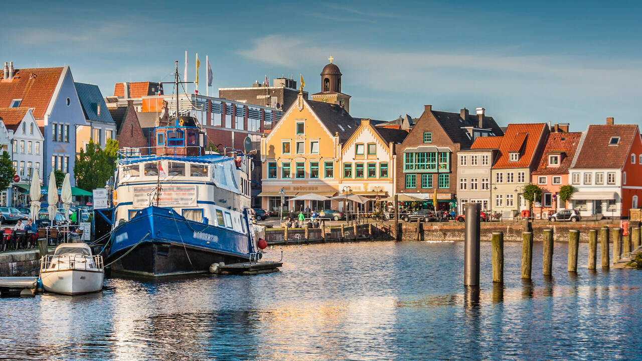 Tag på udflugt til spændende byer såsom Flensburg, Schleswig, Friedrichsstadt eller den smukke havneby Husum.