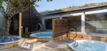 Das Hotel bietet Wellness mit Sauna, Whirlpool und Fitnessraum, in dem Sie während Ihres Aufenthalts entspannen können.