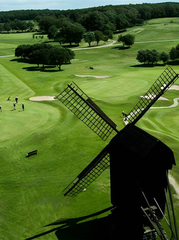 Gillar ni golf? Båstad Golf Klubb nås enkelt från hotellet.