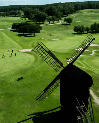 Om man er glad i golf, ligger Båstad Golf Klubb kun en liten kjøretur unna.