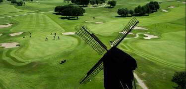 Gillar ni golf? Båstad Golf Klubb nås enkelt från hotellet.