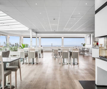 Das hoteleigene Restaurant serviert lokale Köstlichkeiten aus regionalen Produkten.