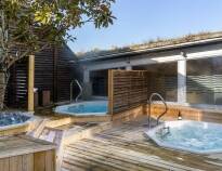 Hotellet tilbyder wellness med sauna, boblebad og fitnesscenter, hvor I kan slappe af under opholdet.