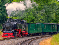 Ni får inte missa att ta en tur med Roland-tåget när ni besöker ön Rügen