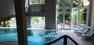 You have free access to the wellness area with swimming pool, sauna, steam bath and Jacuzzi.