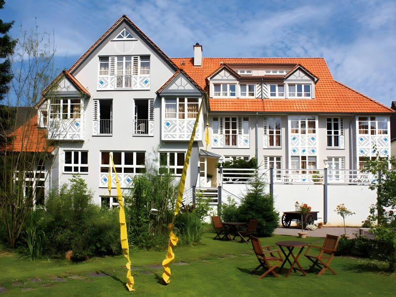 Romantisches Hotel Menzhausen er indrettet i en centralt beliggende gammel bygning, renoveret med stil.