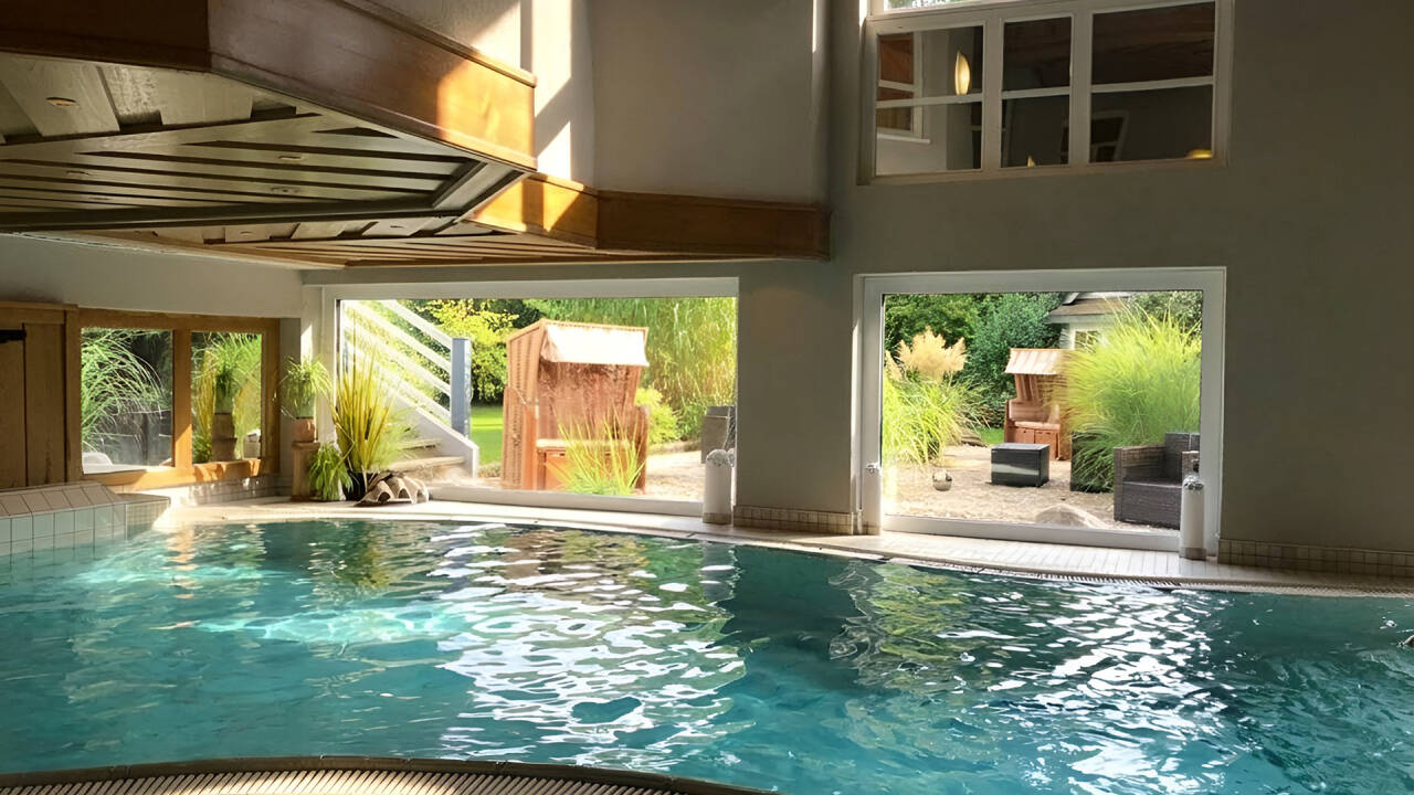 Ni har fri tillgång till spa-avdelningen där ni hittar inomhuspool, bastu, ångbad och jacuzzi