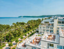 Rugard Thermal Strandhotel ligger på den 6 km lange strand med fint sand.