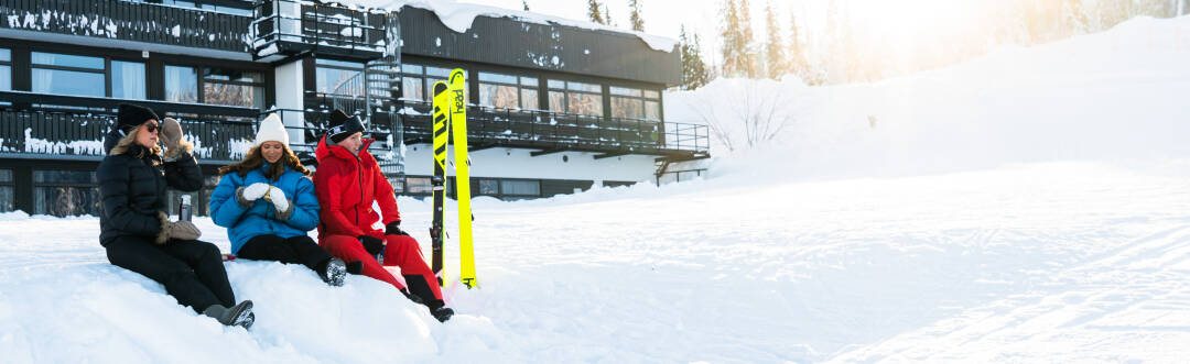 Det er seks bakker hvorav fire er belyste om kvelden.