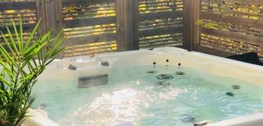 Entspannen Sie im Außen-Whirlpool – die perfekte Art, abzuschalten!
