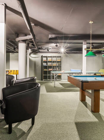 Roa dig i hotellets spelrum med biljard, bordtennis och bordsfotboll.