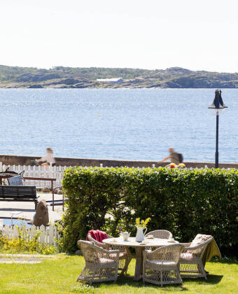 Hotellet er ideelt for vannsportentusiaster, ettersom det ligger like ved sjøen.