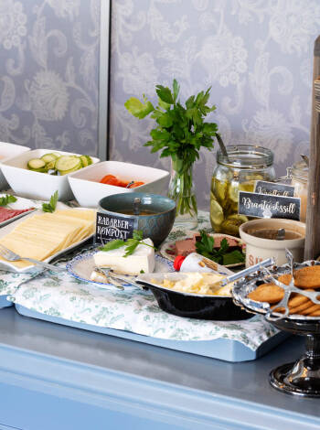 Enjoy a delicious breakfast served in idyllic surroundings.