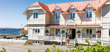 Strandflickorna hotell