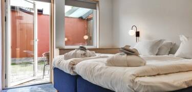 Genießen Sie Zimmer im nordischen Lichtstil mit einzigartigen historischen Akzenten, die das lokale Erbe widerspiegeln.