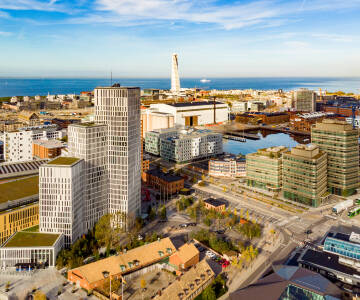 Malmø ligger kun femten kilometer væk med shopping, kultur og kyststemning.
