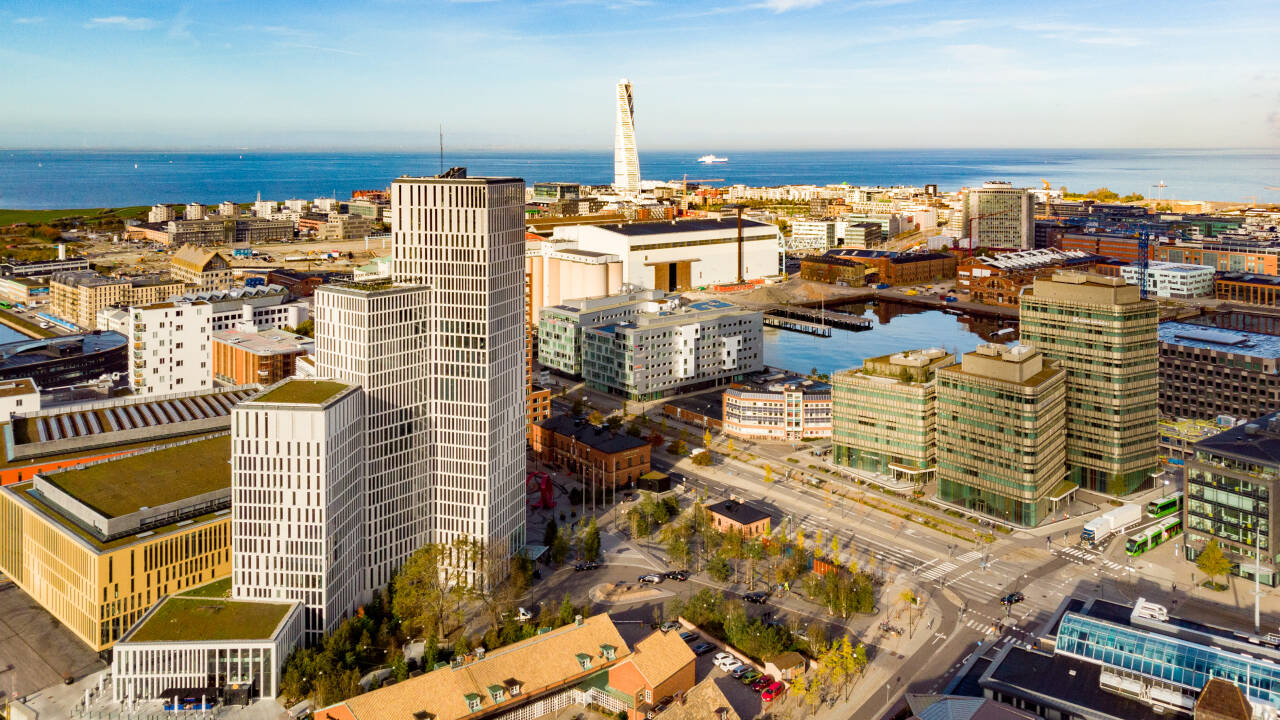 Malmö ligger kun femten kilometer unna for shopping, kultur og kyststemning.