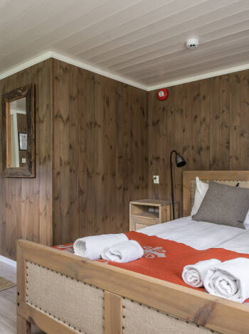 På hotellet finder I traditionelle og komfortable værelser til opholdet
