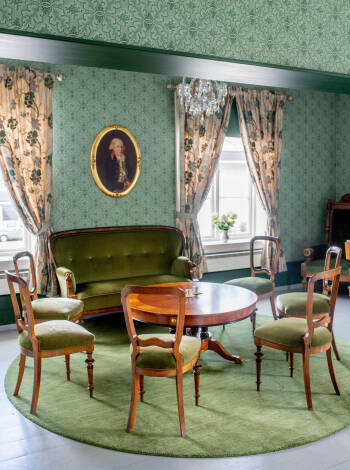 Dale-Gudbrands Gard är ett historiskt hotell med bekväma och vackra faciliteter.