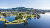 Detta 4-stjärniga hotell har fantastisk utsikt över sjön Mjøsa.