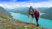 Besseggen är en av Norges populäraste vandringsleder, med över 30.000 besökare varje år.