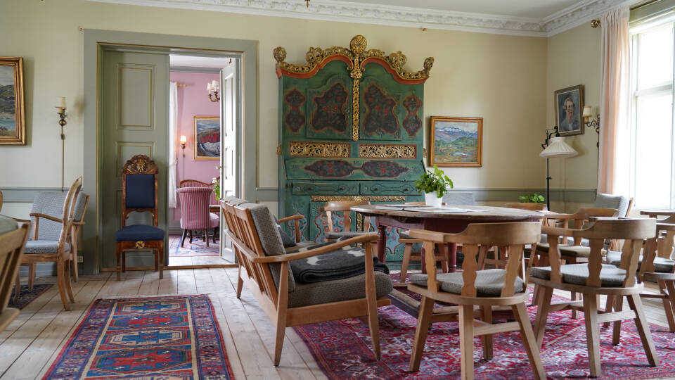 Frich's Hotel & Spiseri Kongsvold ist mit historischen und traditionellen Möbeln eingerichtet.