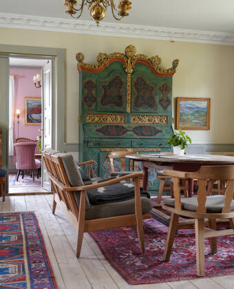 Frich's Hotel & Spiseri Kongsvold is decorated with historic and traditional furniture.