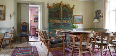 Frich's Hotel & Spiseri Kongsvold er innredet med historiske og tradisjonelle møbler.