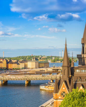 Slottshotellets läge ger er goda förutsättningar att kombinera er semester med ett besök i Stockholm eller Uppsala.