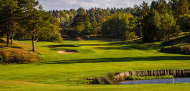 Hotellet ligger rett ut mot den vakre golfbanen ved Johannesberg Golf.
