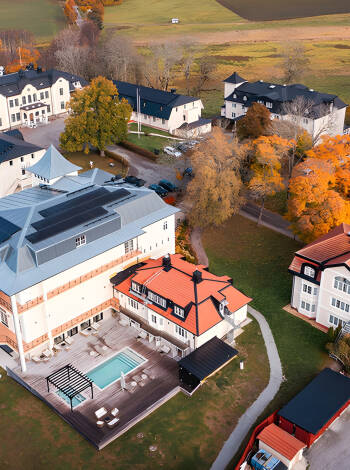 Unna er en unik slottssemester, omgivna av vacker natur och idylliska vandringsstigar i skogen.