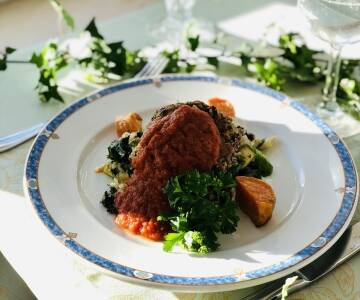 Det finnes helt nye paddle-tennisbaner rett i nærheten, hvor dere kan prøve dere på denne hybridsporten.