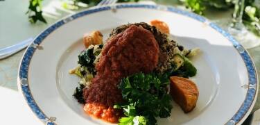 För er som är ute efter en aktiv semester finner ni möjlighet att spela både paddel och golf i närheten av hotellet.