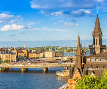 Besuchen Sie die schwedische Hauptstadt Stockholm, die weniger als eine Stunde Fahrzeit vom Hotel entfernt ist.