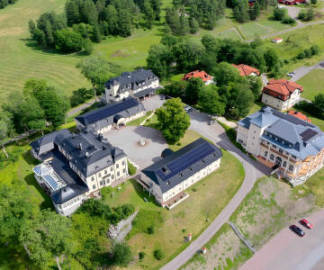 Ein unvergesslicher Schlossaufenthalt in der Umgebung fantastischer Natur mit sanften Hügeln und idyllischen Wegen, die sich durch die Wälder schlängeln, ist sehr zu empfehlen.