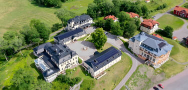 Ein unvergesslicher Schlossaufenthalt in der Umgebung fantastischer Natur mit sanften Hügeln und idyllischen Wegen, die sich durch die Wälder schlängeln, ist sehr zu empfehlen.