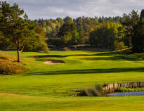 Hotellet ligger rett ut mot den vakre golfbanen ved Johannesberg Golf.