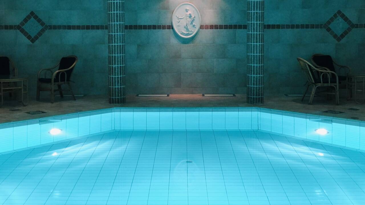 Under oppholdet kan dere nyte livet i hotellets oppvarmede innendørsbasseng, og i spaområdet hvor det er badstue og treningsrom.
