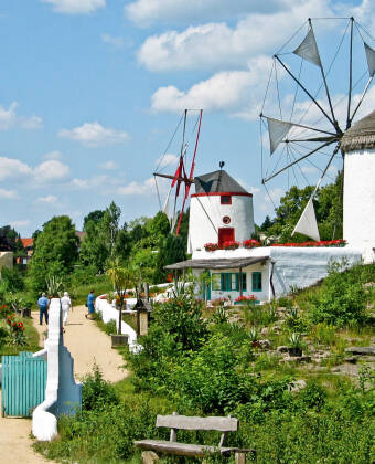 Det närliggande museet Wind- and Watermill erbjuder en fascinerande inblick i regionens historia.