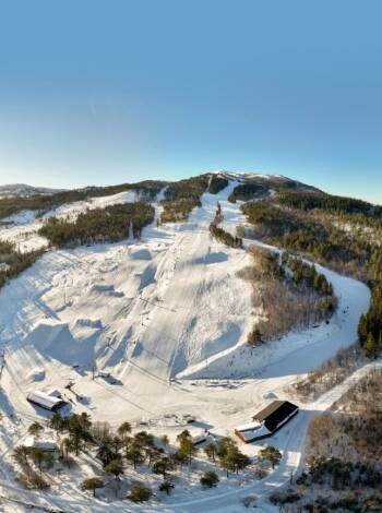 Nära Surnadal Skicenter och laxfiske.