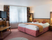 Hotellet tilbyder komfortable og rummelige værelser - har I lyst til lidt ekstra komfort kan I booke et af de lækre Superior værelser.