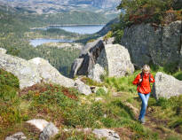 Det finns något för alla på den norska landsbygden på sommaren, som t.ex. vandring.